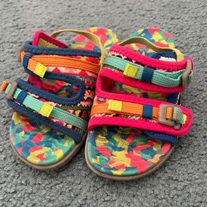 Native toddler size 10 sandals, rare style not selling anymore